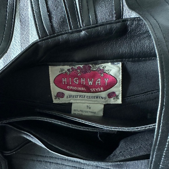 Black overall skort with pockets and buttons FAUX LEATHER - Picture 12 of 12